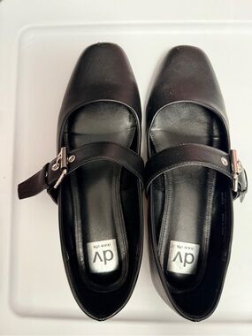 DV black Maryjane’s. Gently worn.